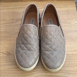 Steve Madden Quilted Beige Slip-On Loafers